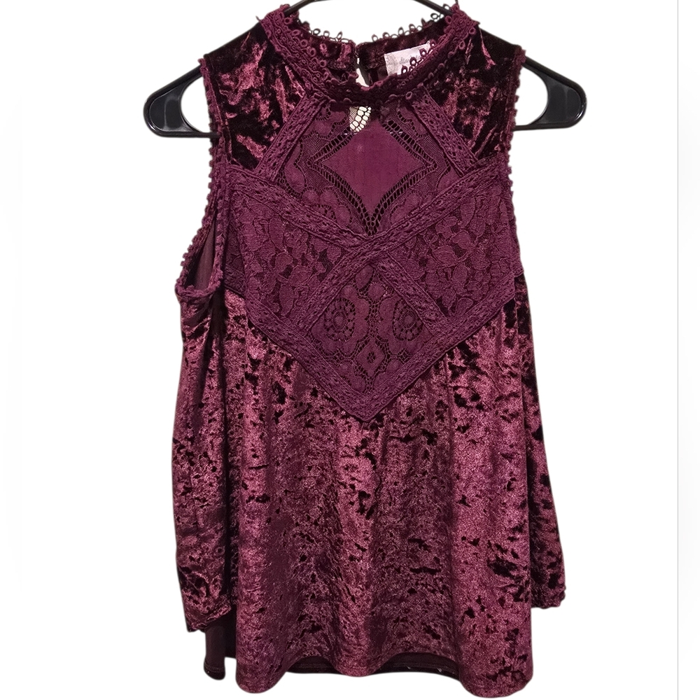 Altar'd State Burgundy Crushed Velvet And Lace Sleevless Top